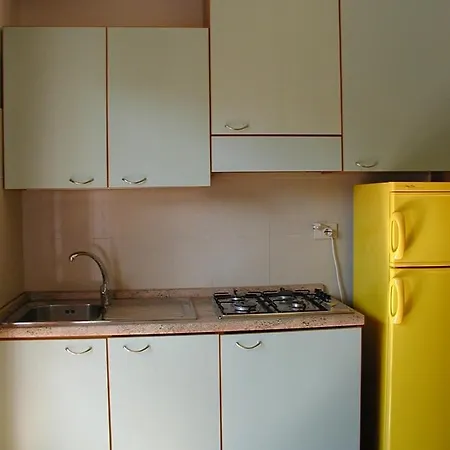 Valbella アパート ビビオーネ